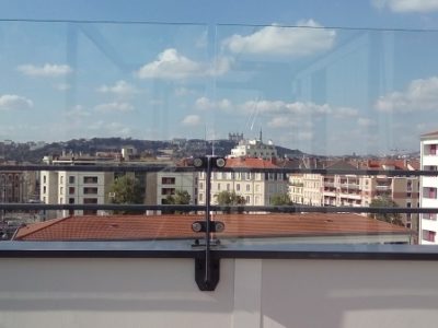 Coupe vent terrasse transparent préserve la vue